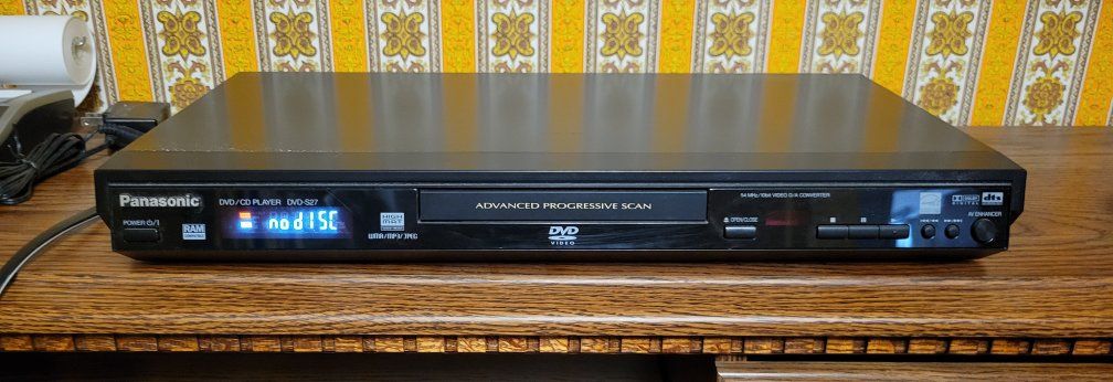 Panasonic DVD-S27 DVD/CD Player with Advanced Progressive Scan and Original Box