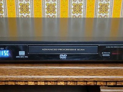 Panasonic DVD-S27 DVD/CD Player with Advanced Progressive Scan and Original Box