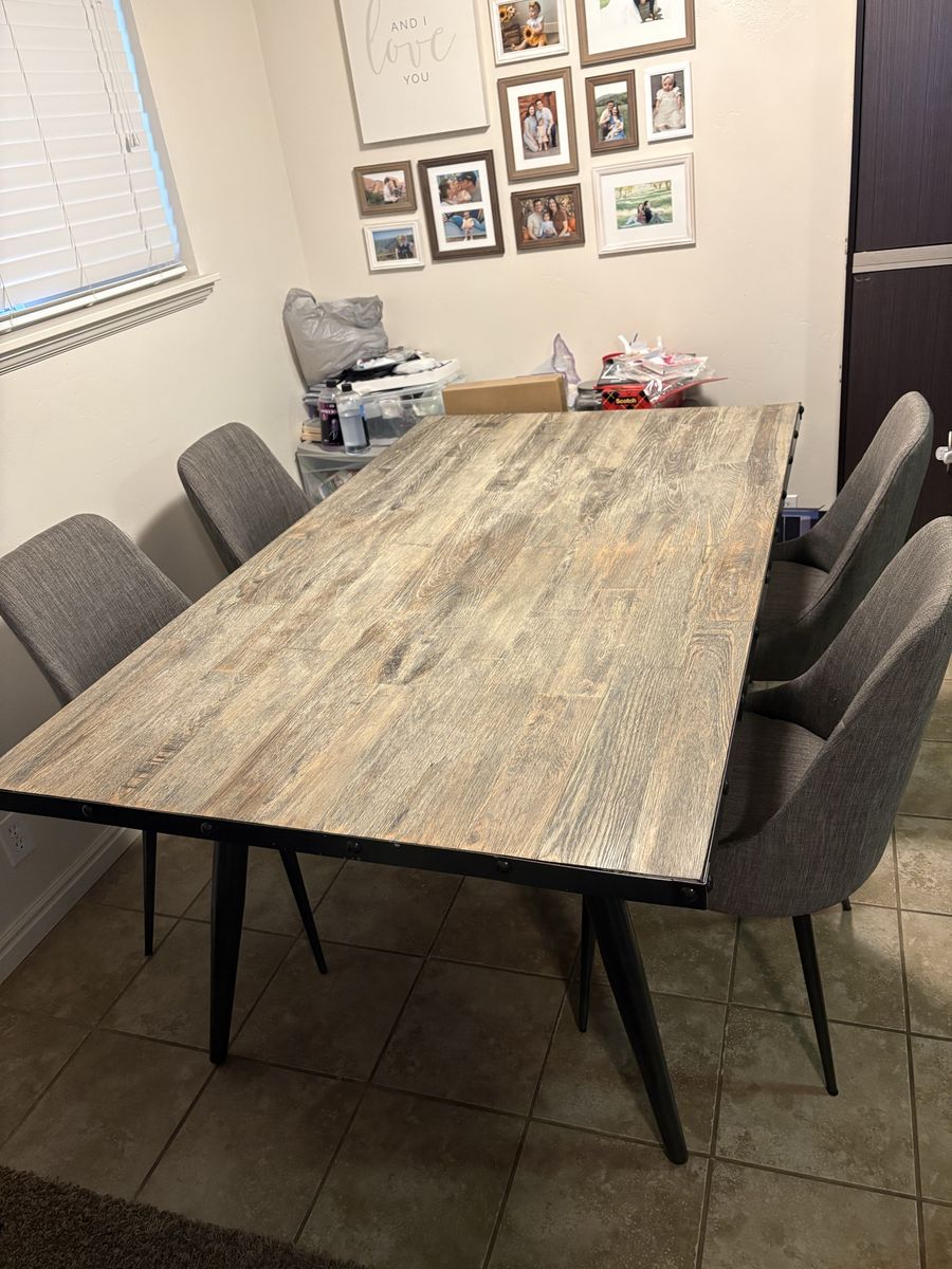 Sturdy Gray wood top dining table with 4 matching padded chairs 