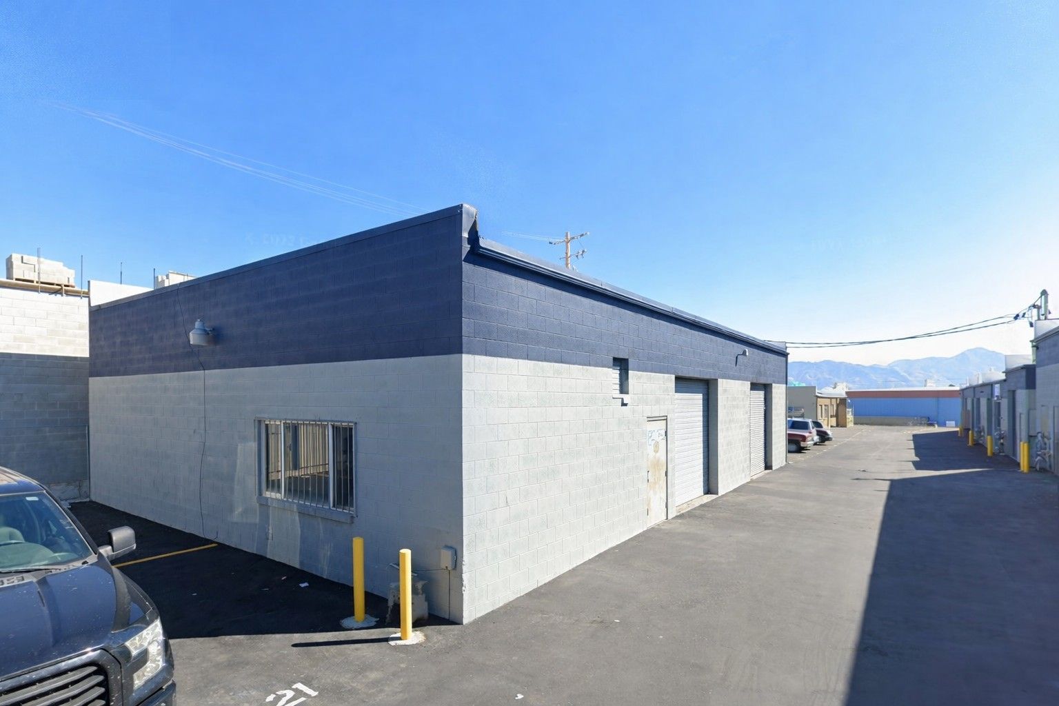West Valley Freestanding Warehouse/Dealership/Auto Shop for Lease