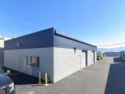 West Valley Freestanding Warehouse/Dealership/Auto Shop for Lease