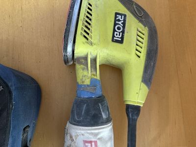 Ryobi Corded Detail Finish Sander with Dust Bag & Carrying Case