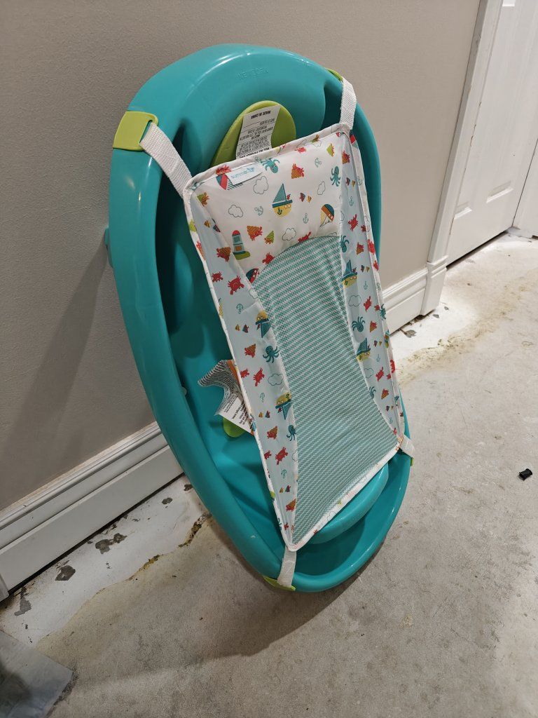 Grow with them Baby bathtub