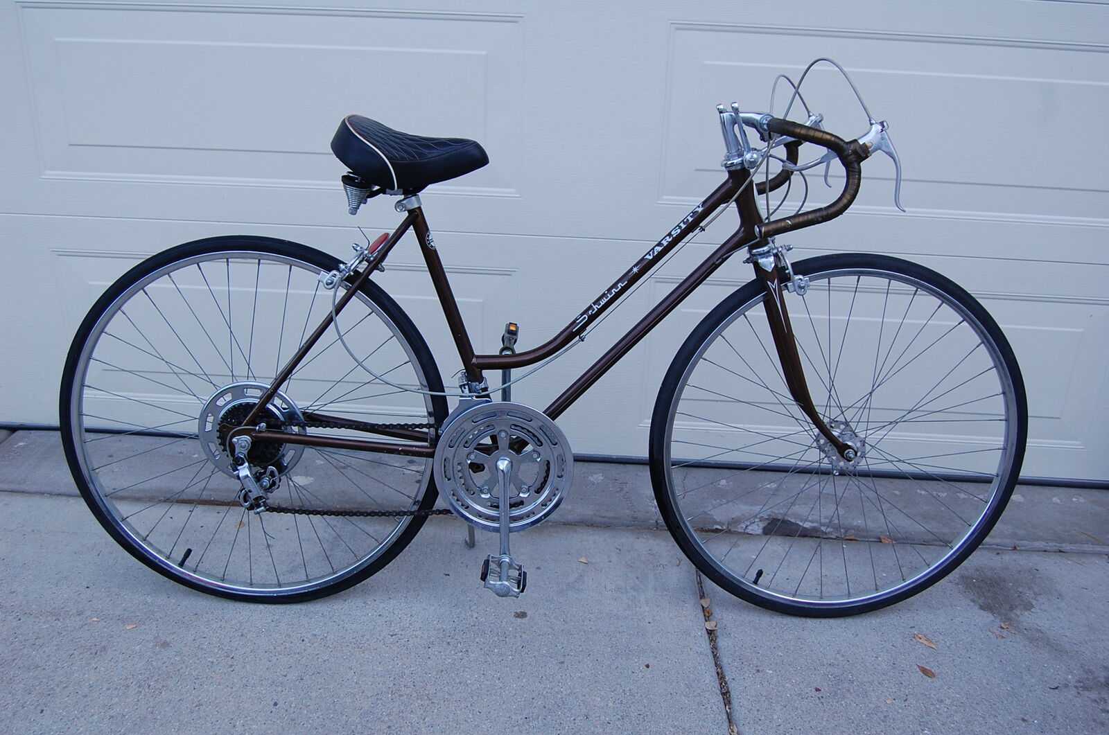 Schwinn Varsity Girls Road bike