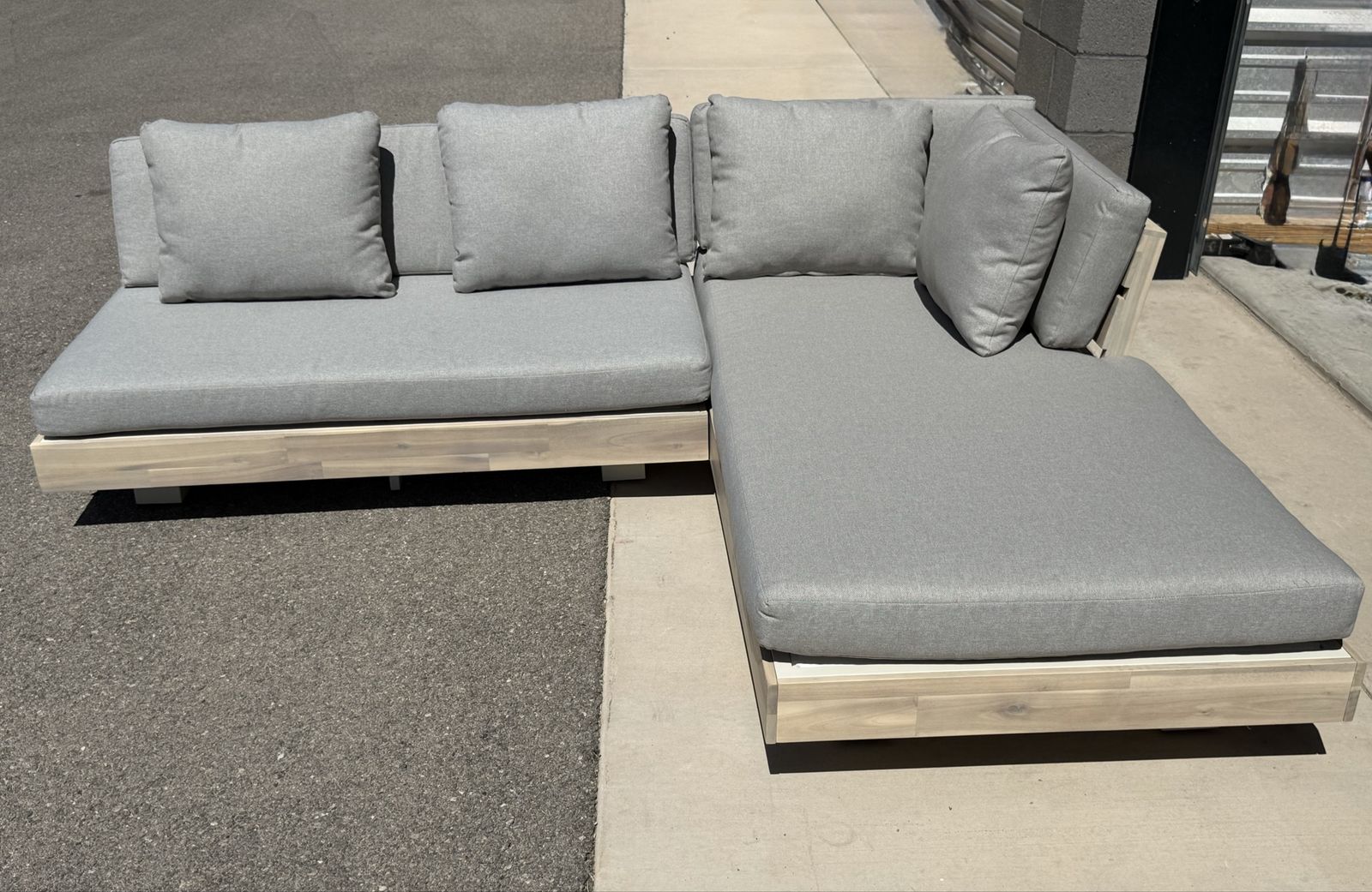 Article Lubek Outdoor Sectional