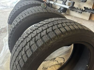 Bridgestone Blizzak WS90 245 45R18