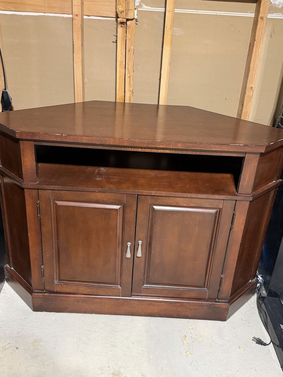 Corner TV stand