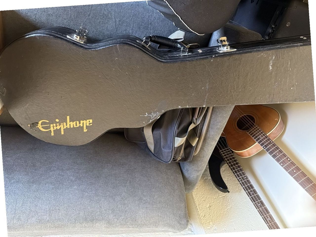 Epiphone Hardshell Acoustic Guitar Case - Black Tolex Plaid Plush Interior