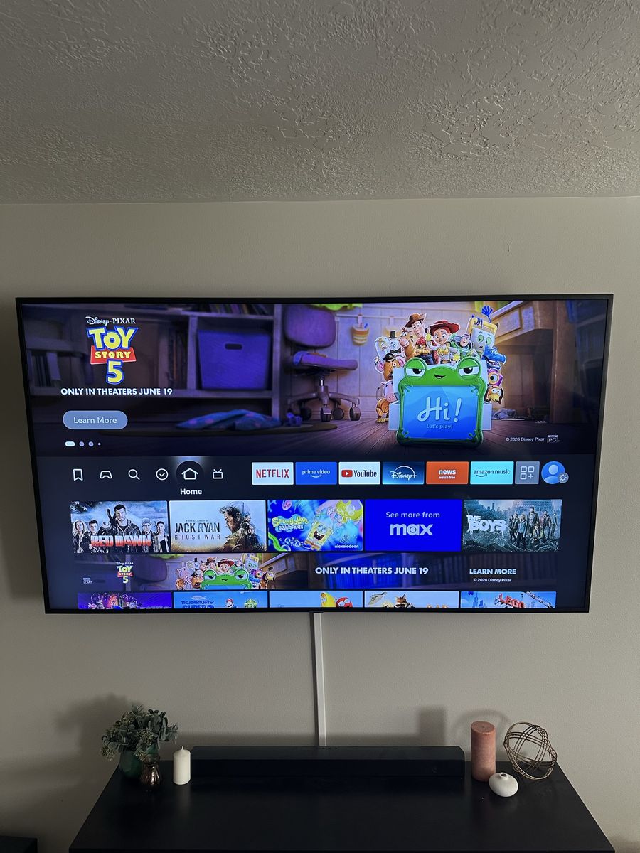 75" Samsung 4k Crystal UHD TV and Hang Onn TV wall mount