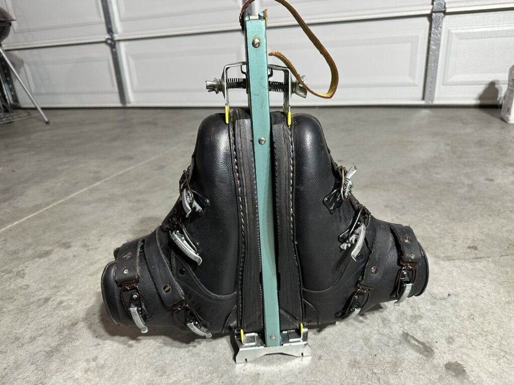 Vintage Skis / Cross Country Italian Boots