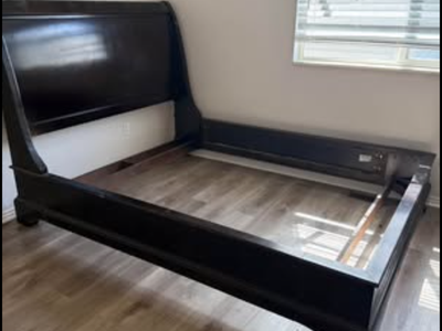 Queen size dark wood sleigh bed