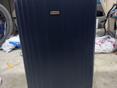 Ricardo Beverly Hills Large Navy Blue Hardside Spinner Luggage Suitcase Travel $30 OBO