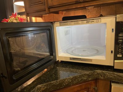 Toshiba Microwave Oven EM131A5C-SS