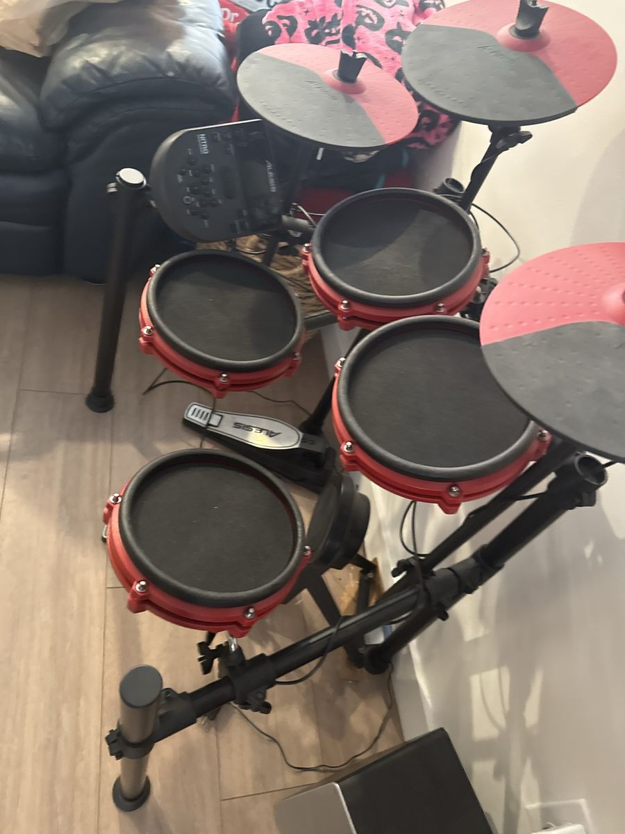 Alesis Nitro Max 8-Piece Electronic Drum Set