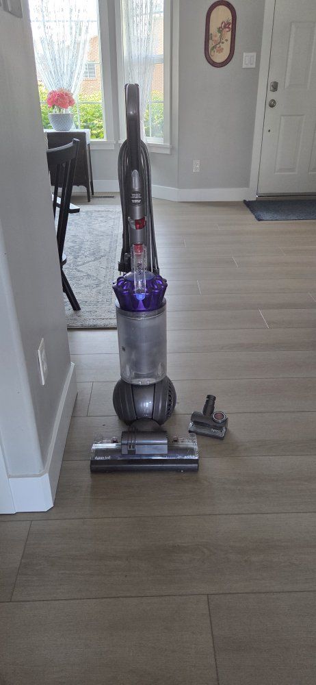 Located in Orem
Ball Animal 2 Upright Vacuum Cleaner - Powerful Suction for Pet Hair & Deep Cleaning