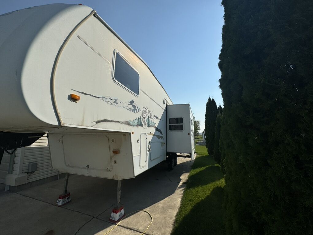 2005 Forest River Wildcat 31QBH