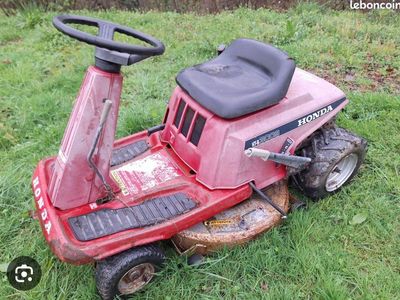 Honda 3011 ride on lawn mower. 30” deck, rear engi