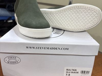 Steve Madden SULTAN Olive Suede Wedge Sneakers Women's Size 7.5 Slip-On Ankle Bootie