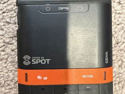 SPOT Gen4 Satellite GPS Messenger Tracker - Black/Orange