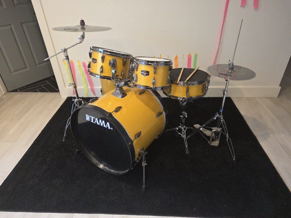Tama Imperialstar 5-Piece Drum Set with low volume drum heads and quite Cymbals