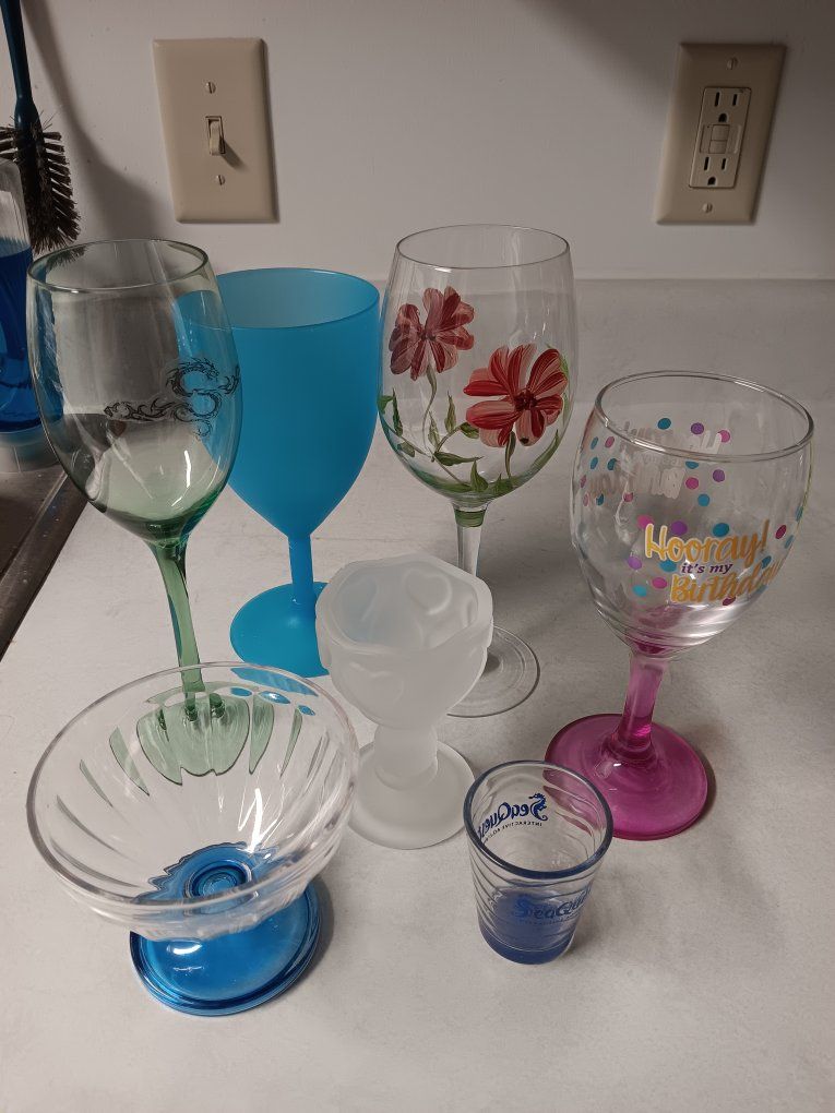 Assorted Novelty Glassware Set - Wine Glasses, Shot Glass & Dessert Coupe