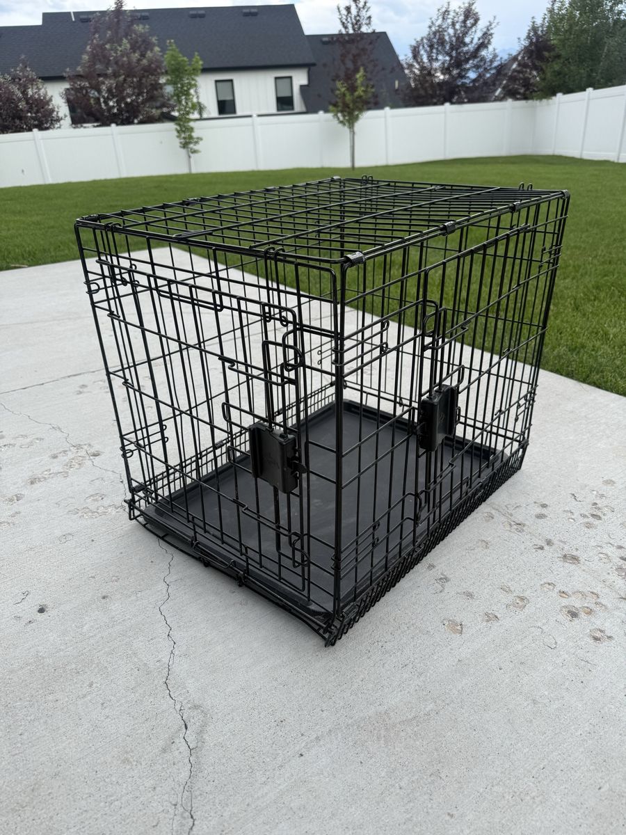 Two-door Black Wire Pet or Dog Crate with Plastic Tray - Small/Medium