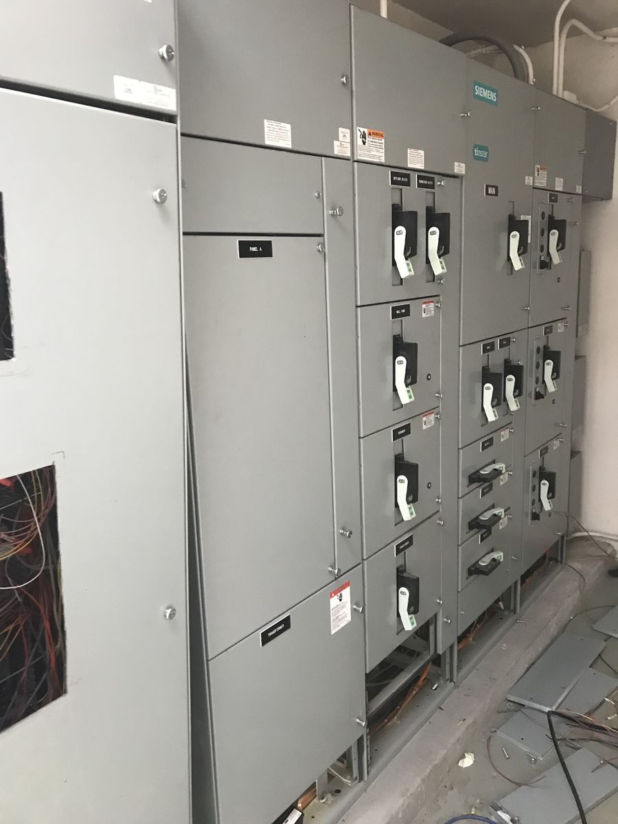Siemens Tia-Star Motor Control Center 600V, 600A Buss, Size 1 & 3 Starters, 120V Control