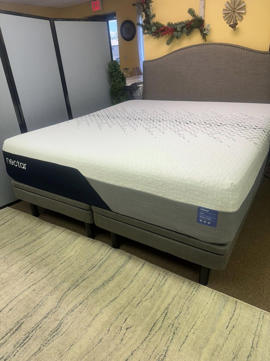 Nectar Luxe King- Memory Foam Mattress, like new