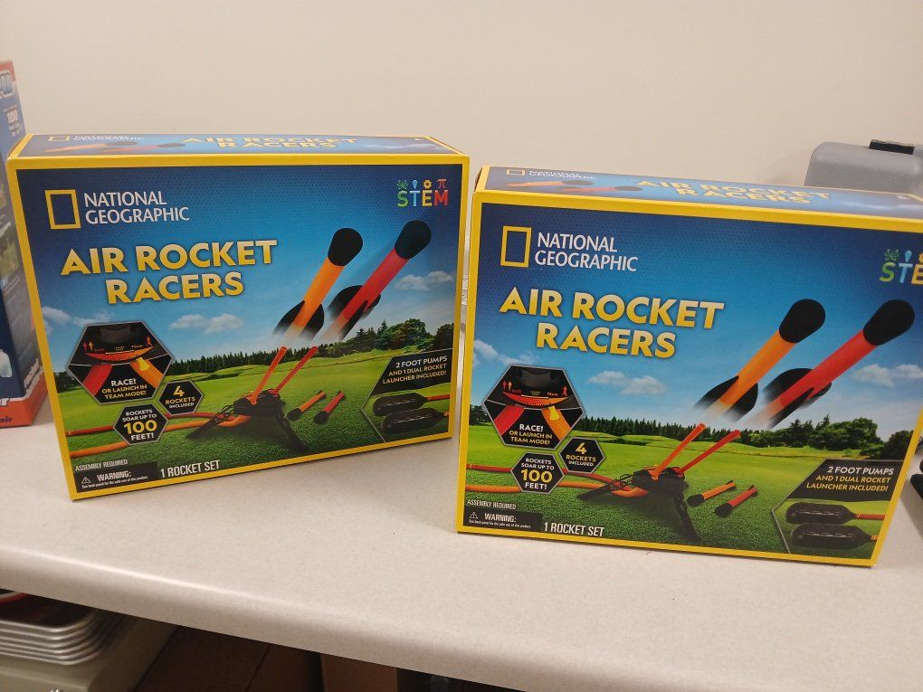 2 sets of National Geographic Air Rocket Racers