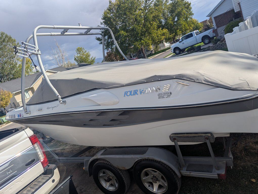 2000 FourWinns 210 Horizon