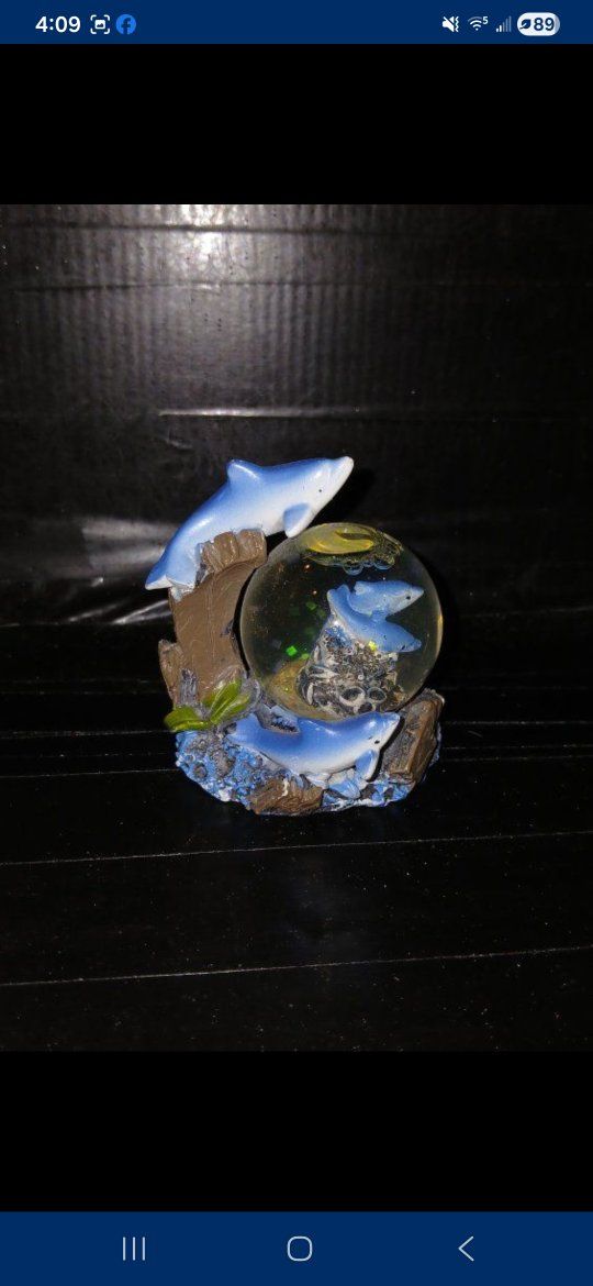 Ocean-Themed Dolphin & Shark Snow Globe - Blue & Brown Aquatic Decor