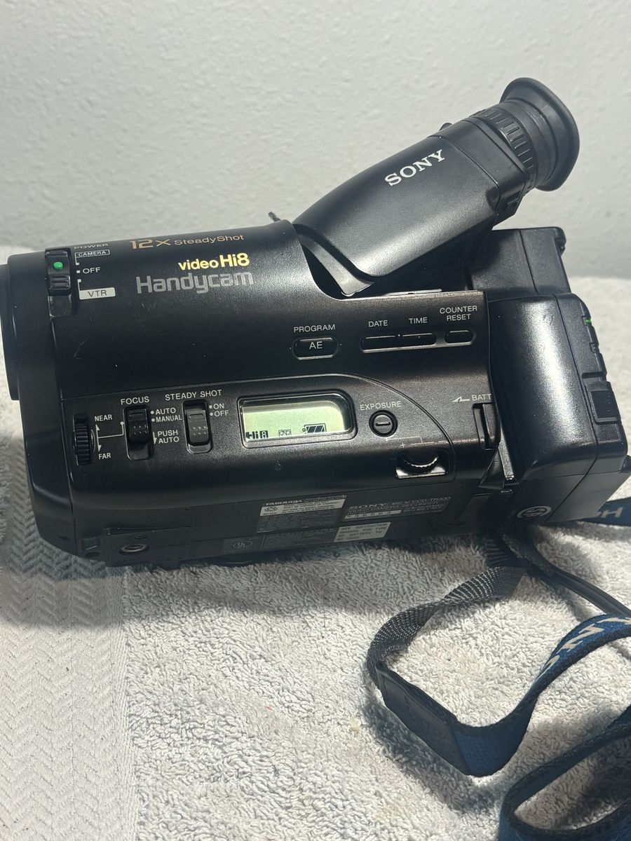Sony Ccdtr400  Video Hi8 Handycam With Remote