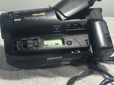Sony Ccdtr400 Video Hi8 Handycam With Remote