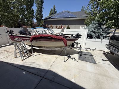 16’ Crestliner aluminum fishing boat.