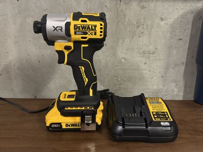 DeWalt XR DCF845 20V MAX Brushless Cordless 1/4" Impact Driver Kit with 2Ah Battery & Charger