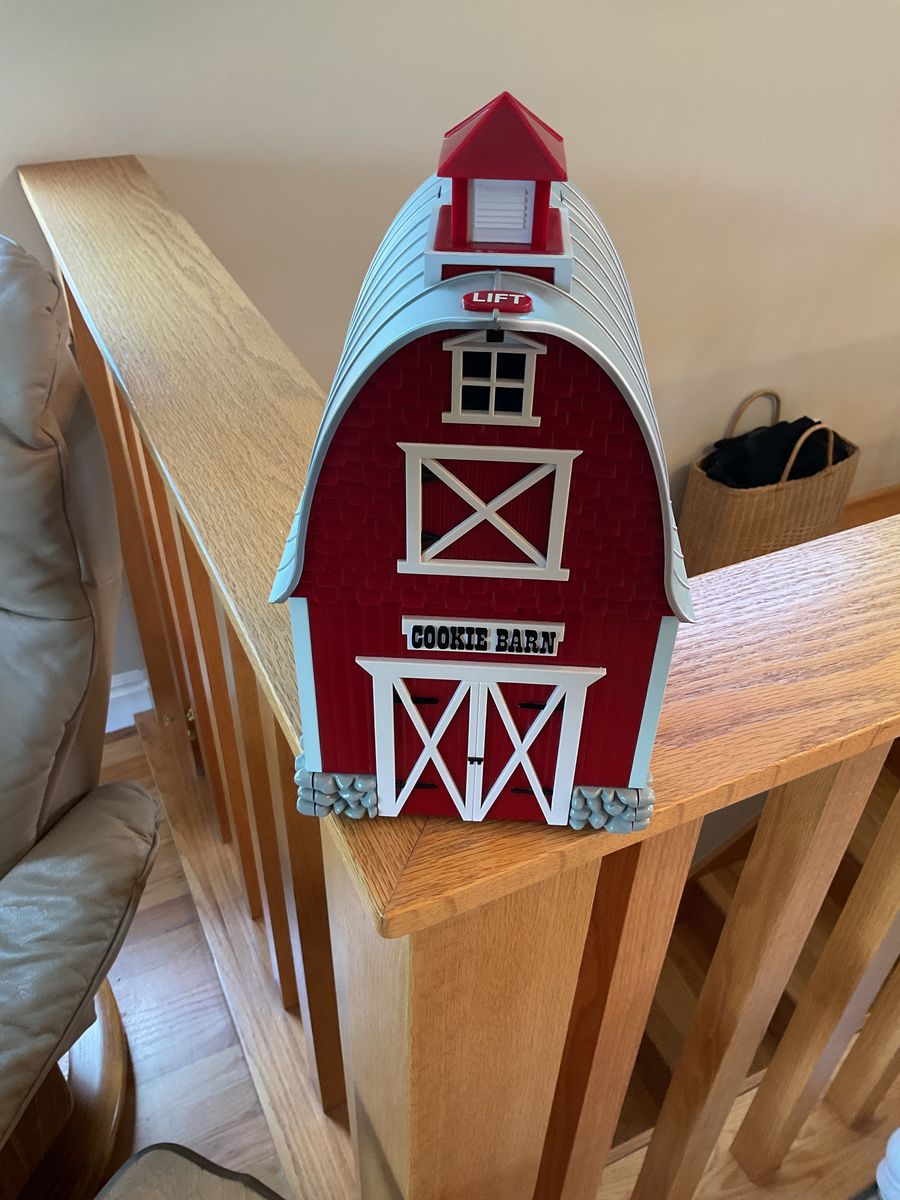 Vintage 2000 musical barn cookie jar that plays Greenacres