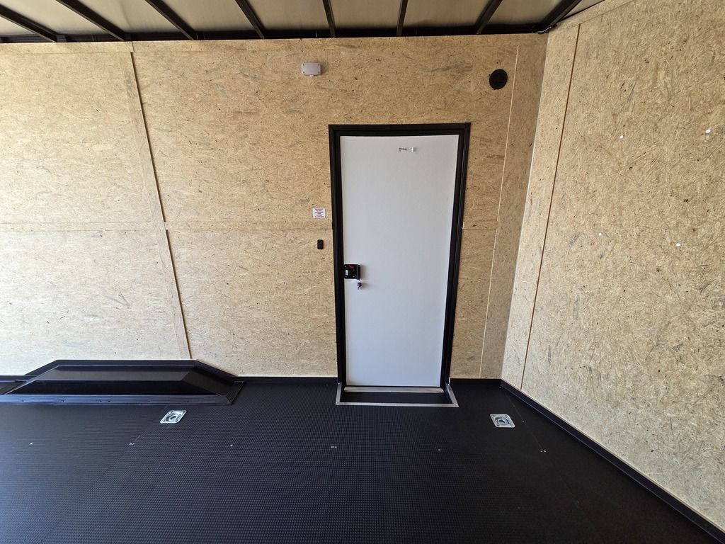 Main image 30