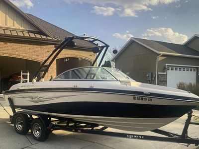 Boat for sale 19 foot inboard, outboard open bow.