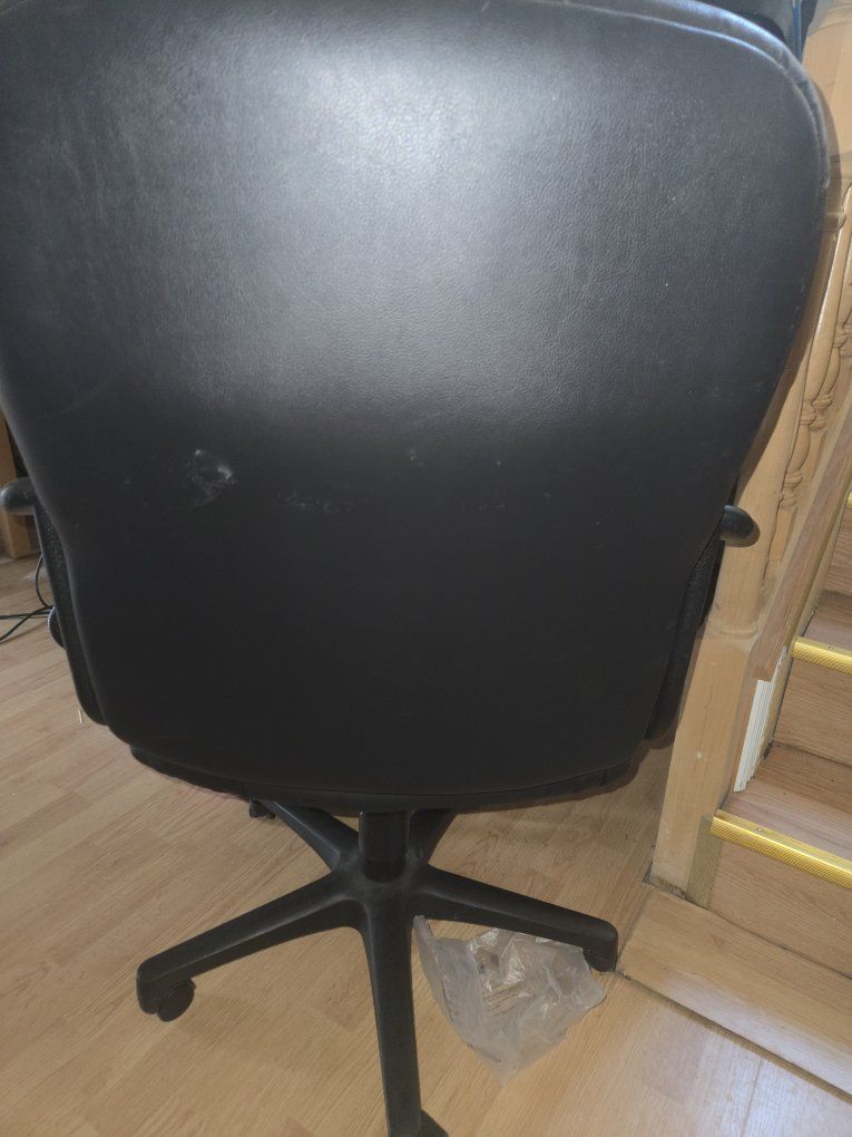Main image 3