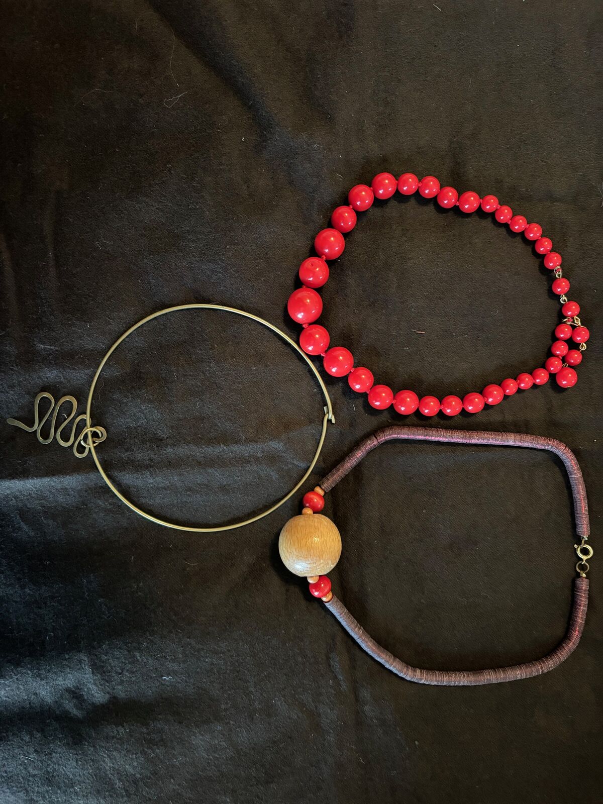 VINTAGE 1970S NECKLACES