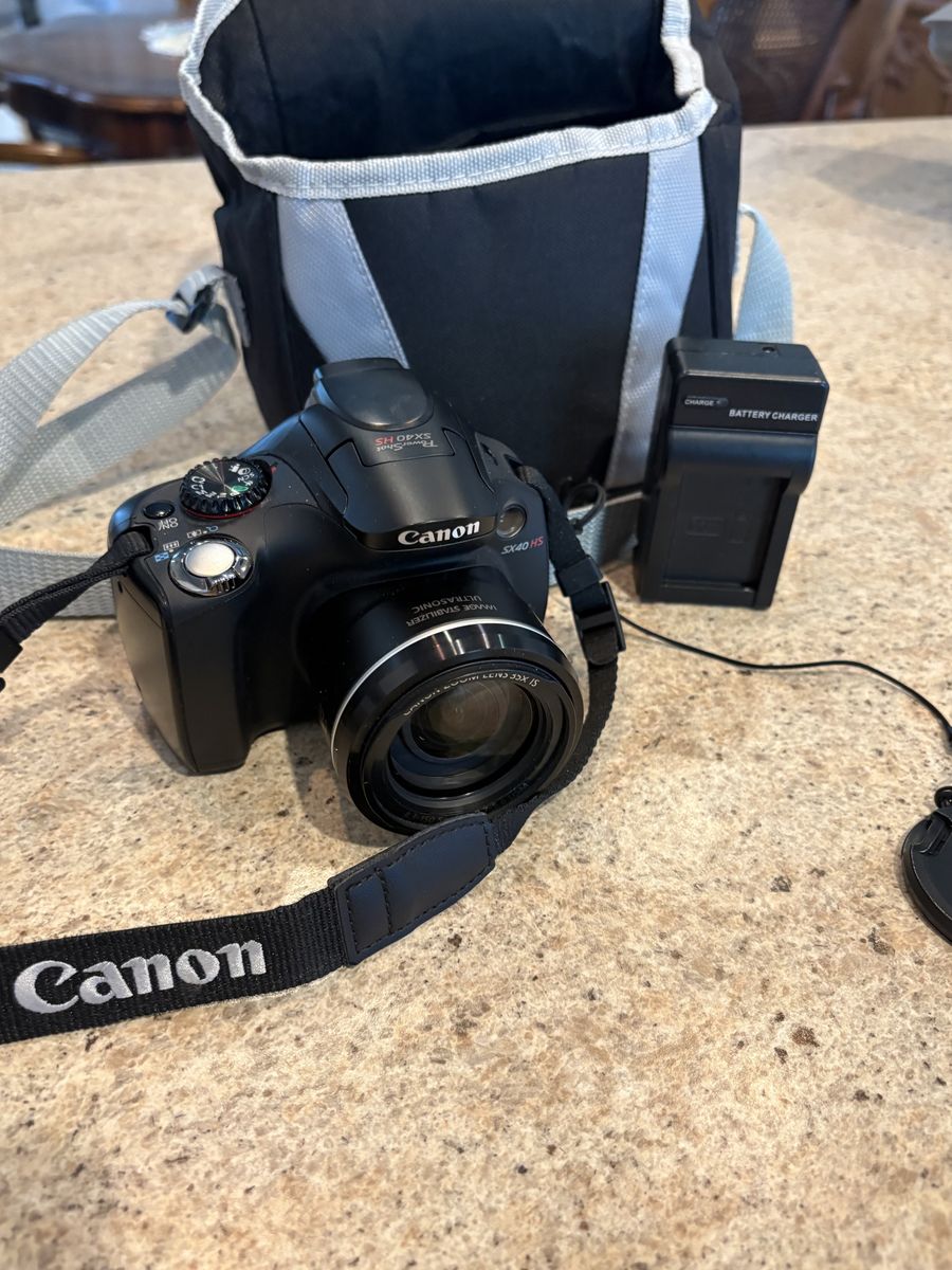 Canon PowerShot SX40 HS Digital Camera - Image Stabilizer, Ultrasonic Lens, Charger & Bag