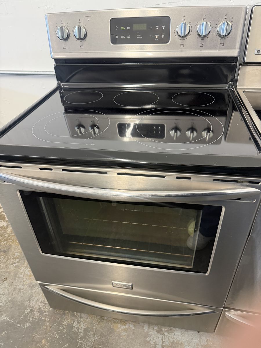 Frigidaire Glass Top Electric Range