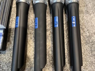 Professional VocoPro Karaoke System – 8 Wireless Microphones + 60 CDs