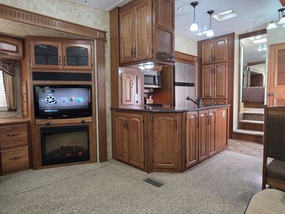 2011 Keystone Montana 37' 4 Slides • 4 Season • One Owner