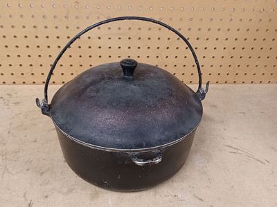 Aluminum Dutch oven