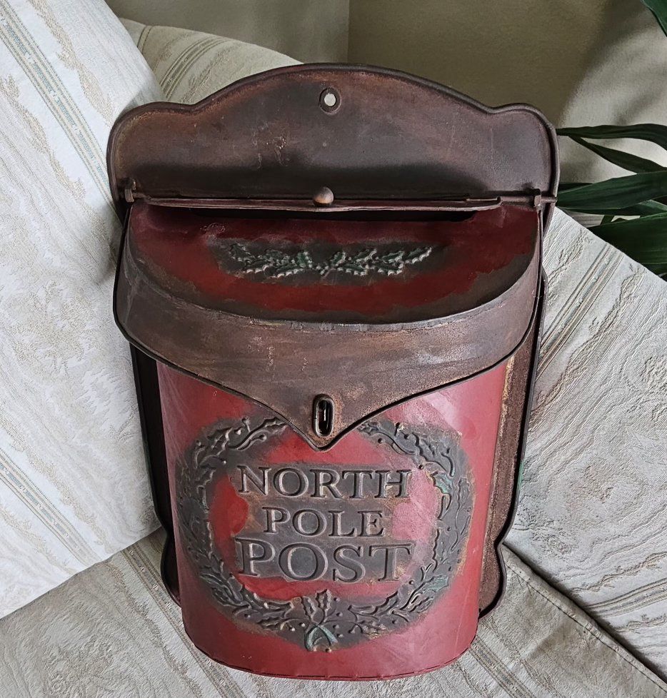 Vintage Style Christmas North Pole Post Holiday Wall Mailbox Red 15"×11"