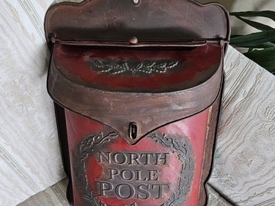 Vintage Style Christmas North Pole Post Holiday Wall Mailbox Red 15"×11"