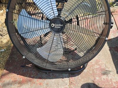 Comfort Zone High Velocity Floor Fan 3-Speed Metal Drum Fan Black
