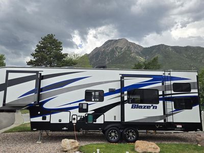 2016 Pacific Coachworks Blaze'n 5th-wheel Toy Hauler