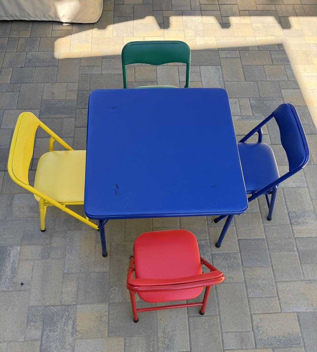 Kids Table and Chairs Set (Multicolor)